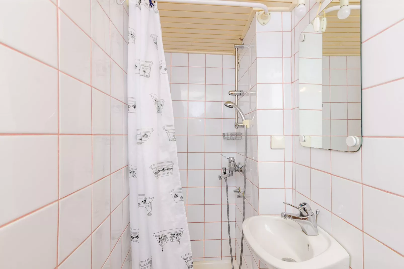 Art House Zanze- Two Bedroom Apartment with City View-Badezimmer