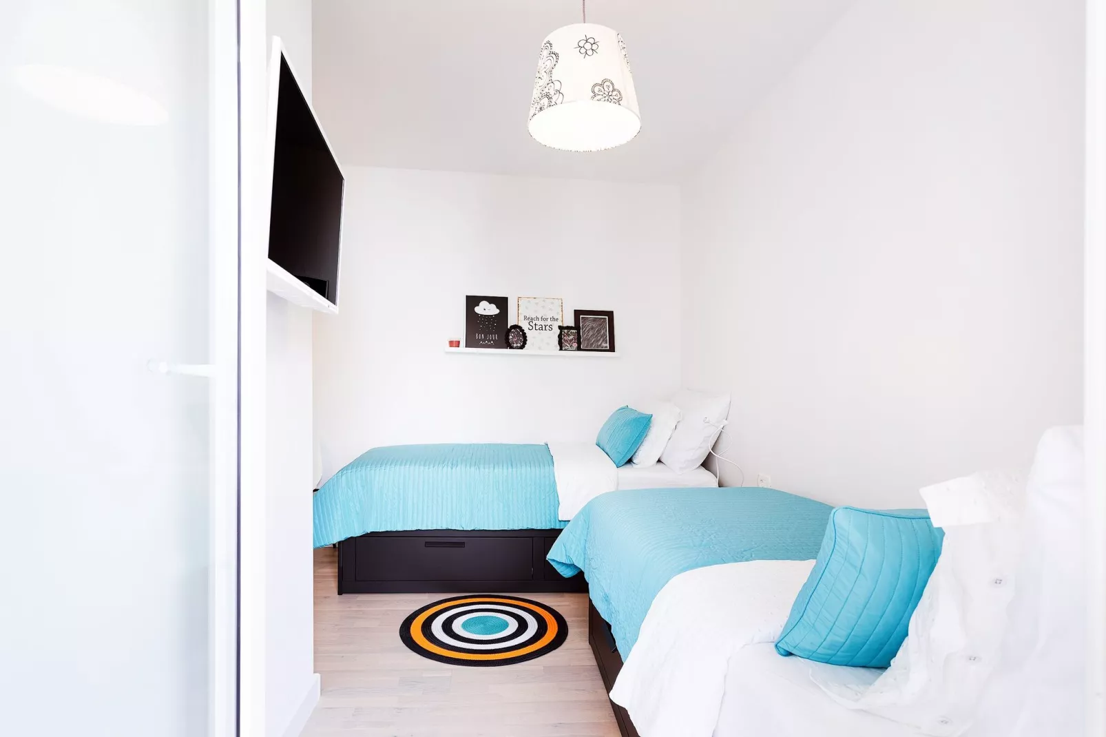Apartment Black & White (ST) - Comfort Two Bedroom Apartment with Balcony-Bedroom