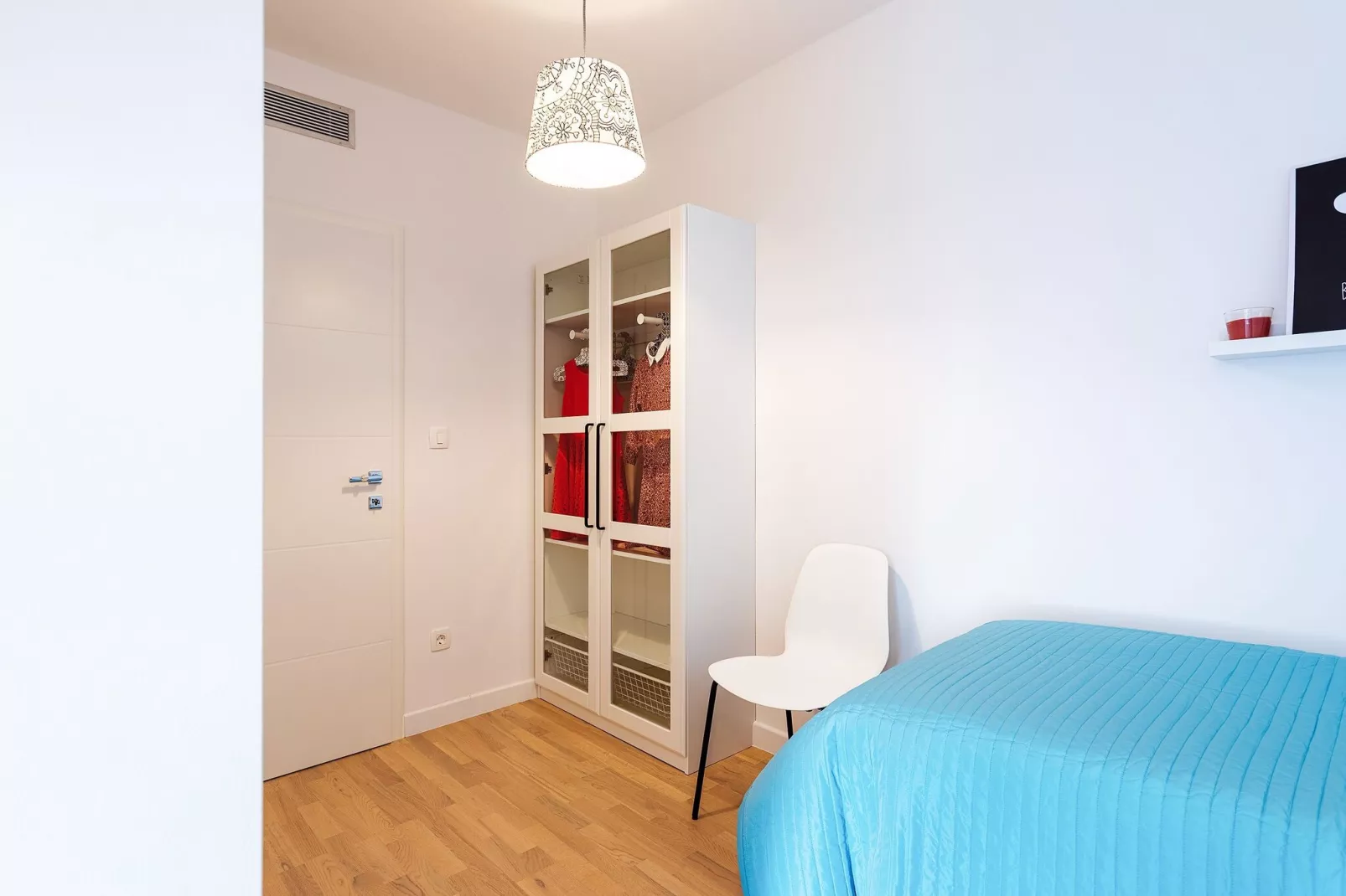 Apartment Black & White (ST) - Comfort Two Bedroom Apartment with Balcony-Bedroom