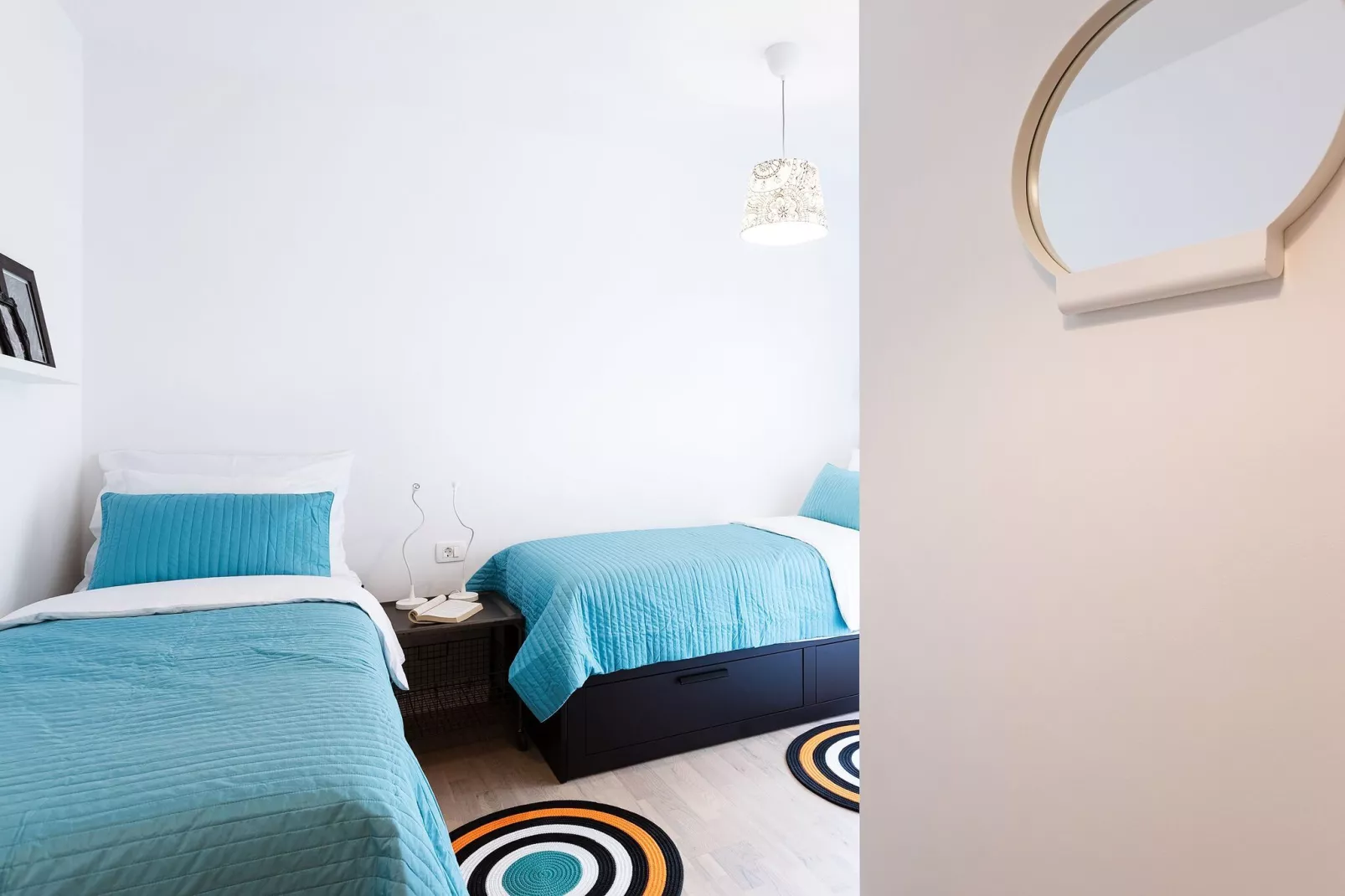 Apartment Black & White (ST) - Comfort Two Bedroom Apartment with Balcony-Bedroom