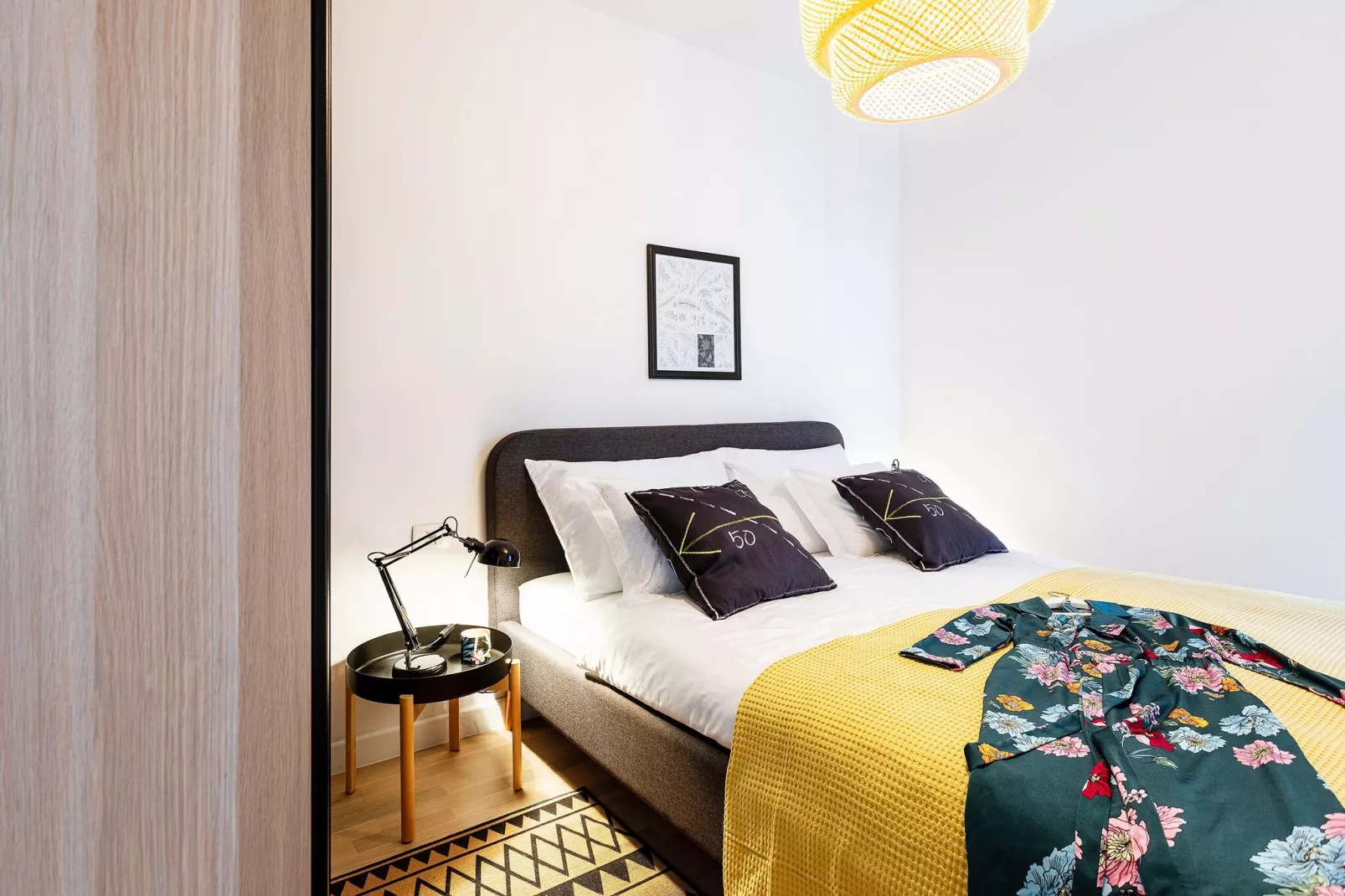 Apartment Black & White (ST) - Comfort Two Bedroom Apartment with Balcony-Bedroom