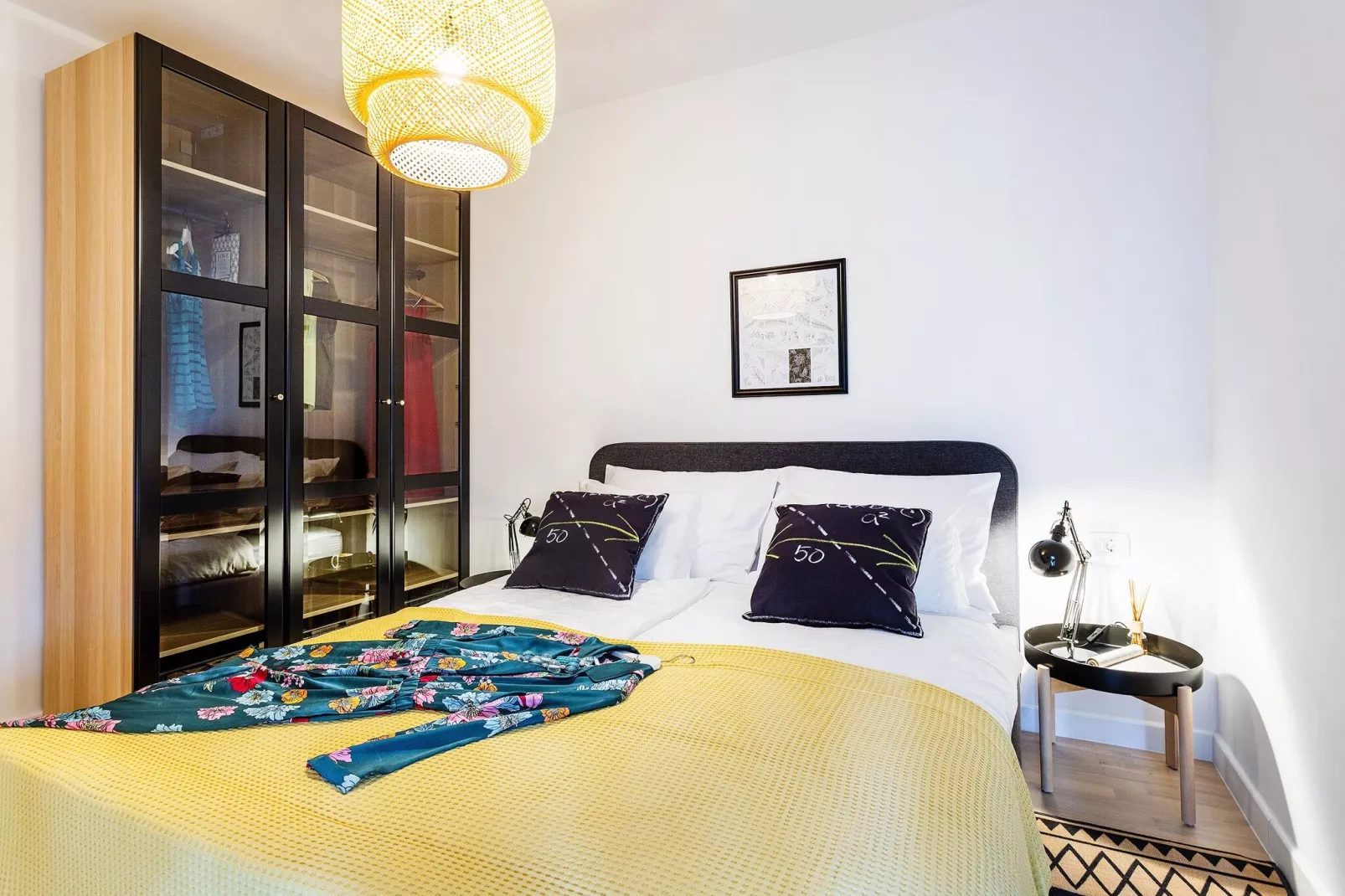Apartment Black & White (ST) - Comfort Two Bedroom Apartment with Balcony-Bedroom
