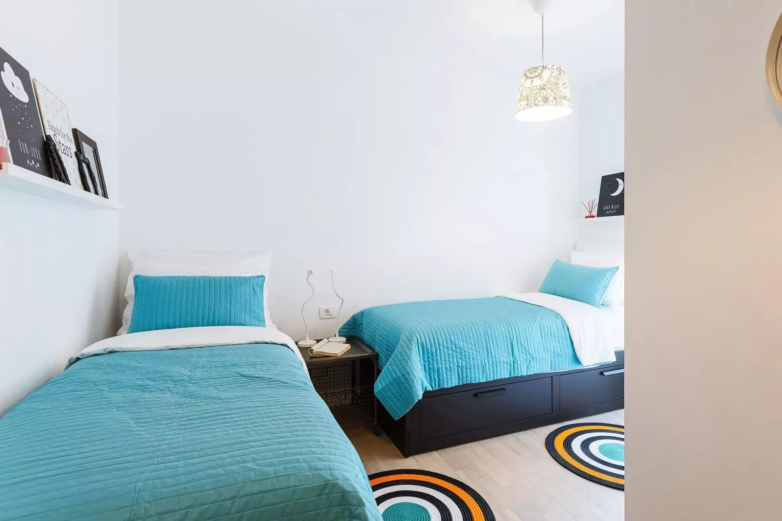 Apartment Black & White (ST) - Comfort Two Bedroom Apartment with Balcony-Bedroom