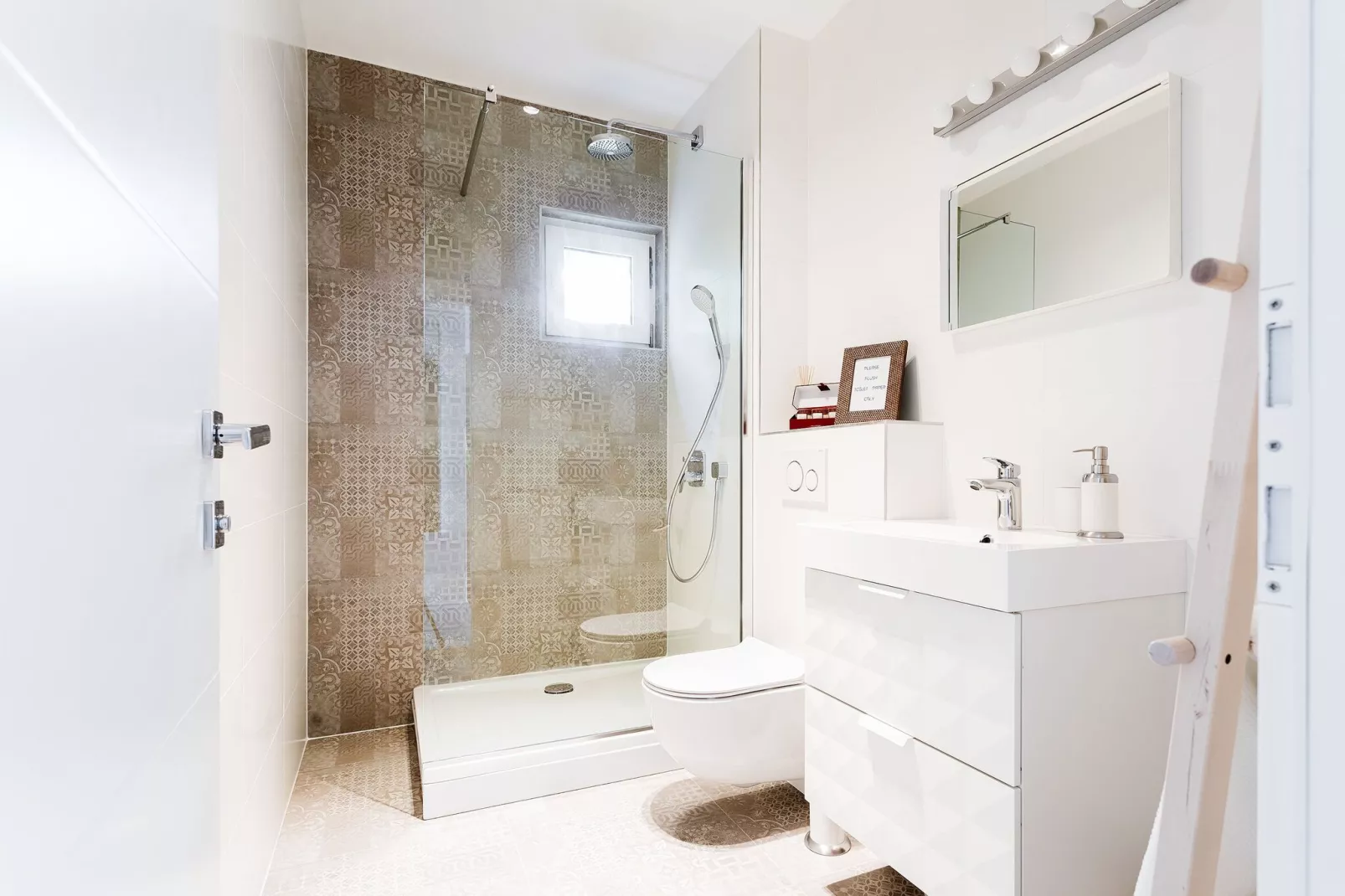 Apartment Black & White (ST) - Comfort Two Bedroom Apartment with Balcony-Bathroom