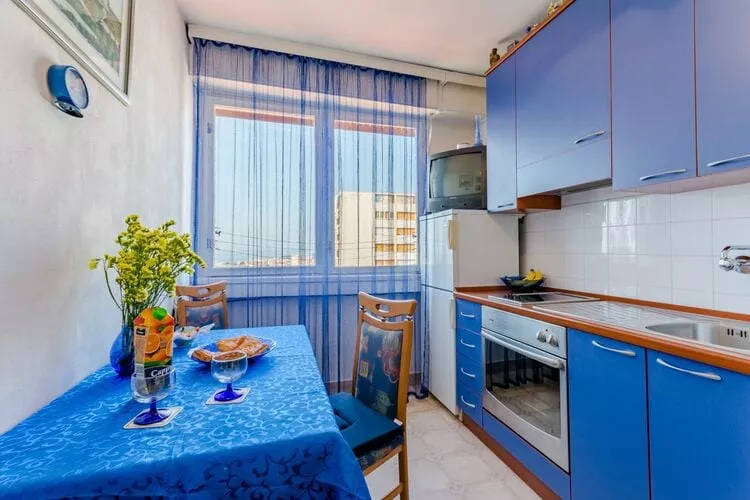 Studio Apartment Ecija (ST)-Kitchen