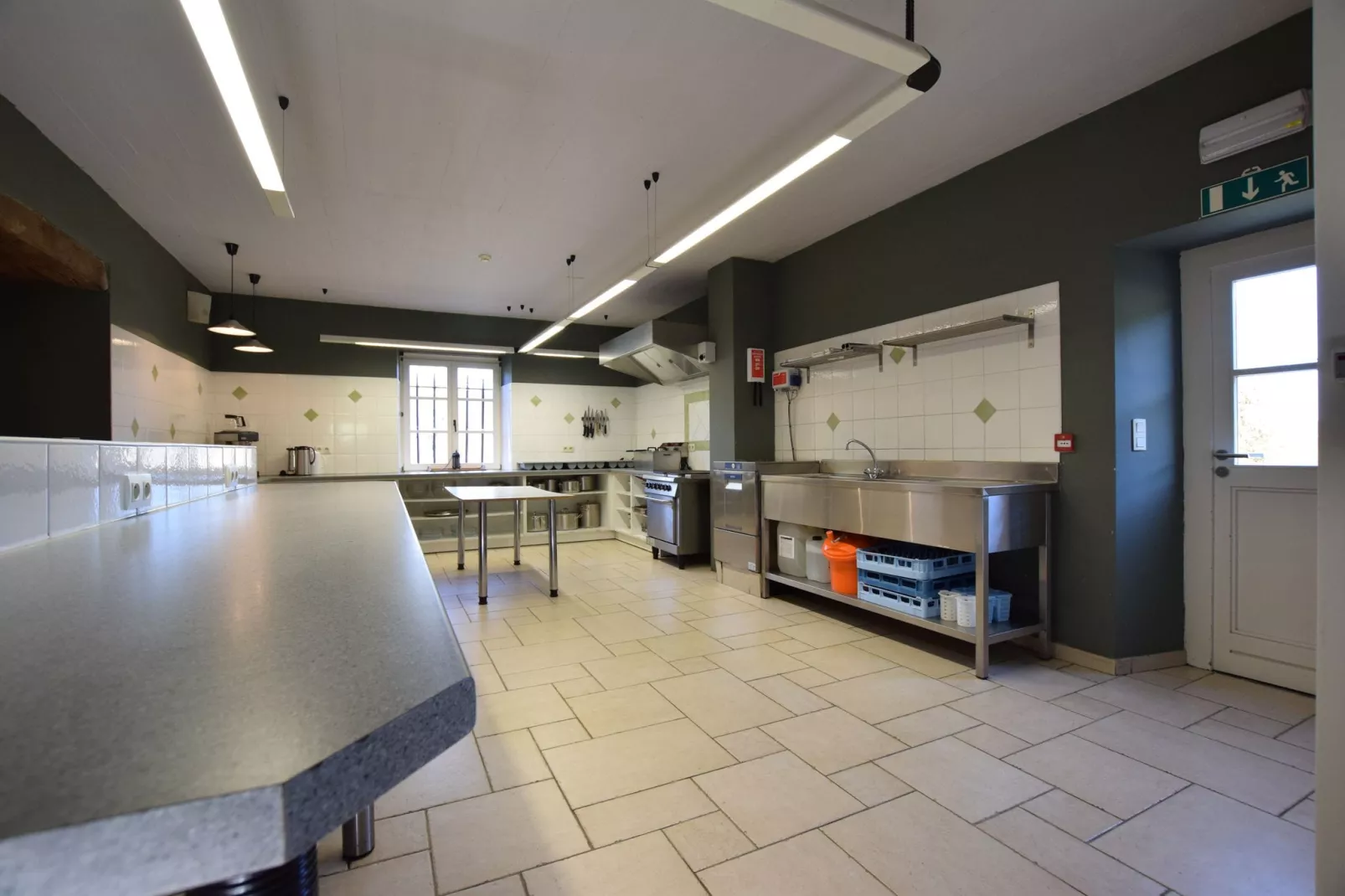 Le Clos Bagatelle-Kitchen