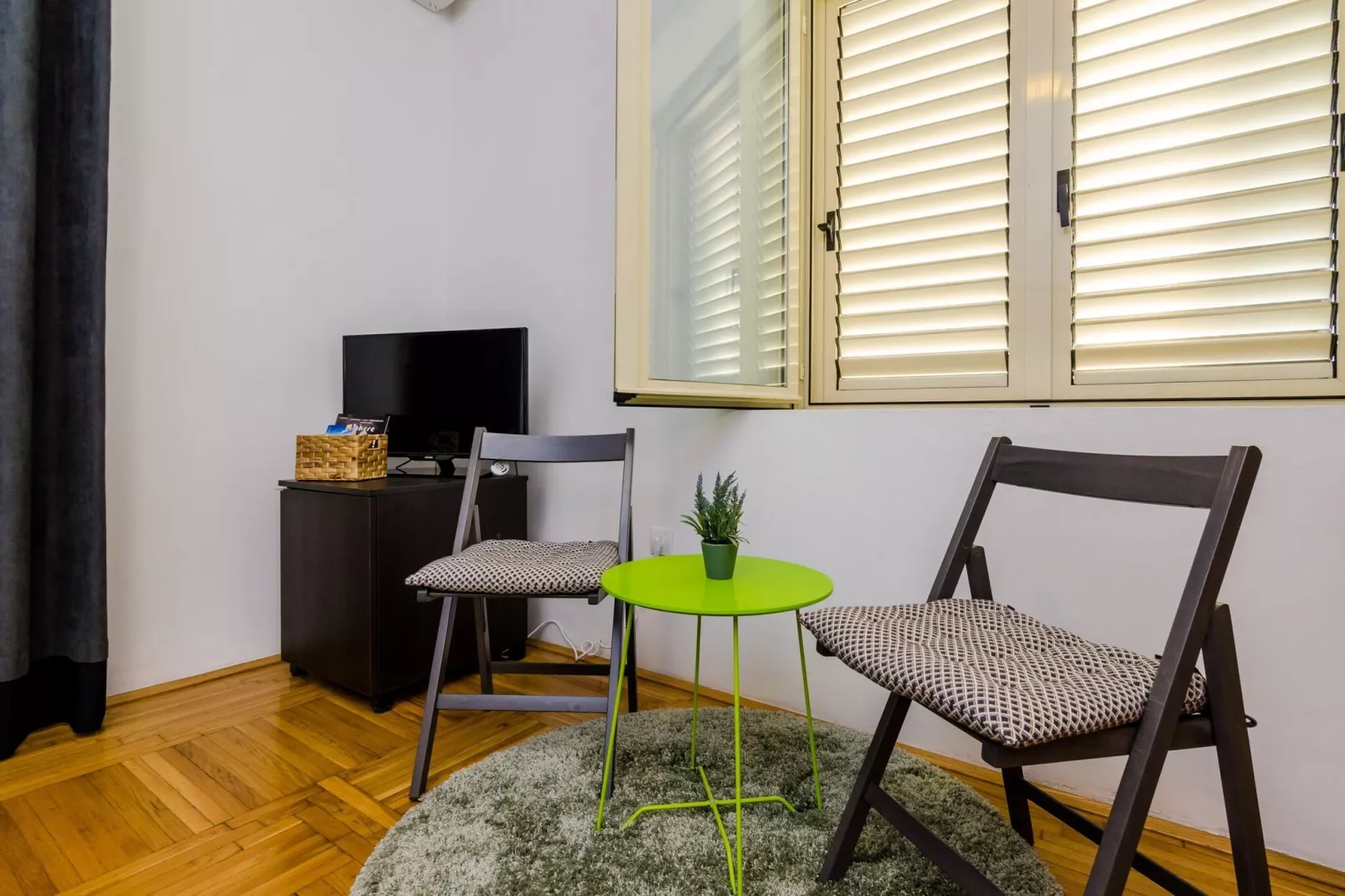 The Point Room - Double Room with City View-Bedroom