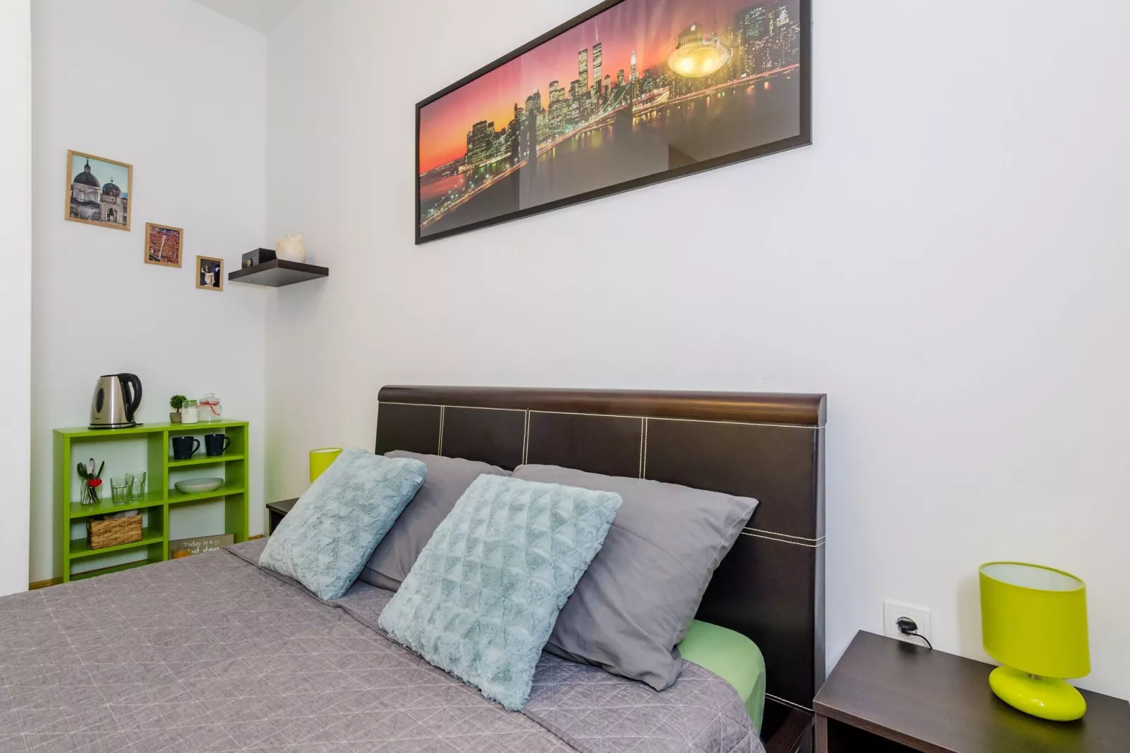 The Point Room - Double Room with City View-Bedroom