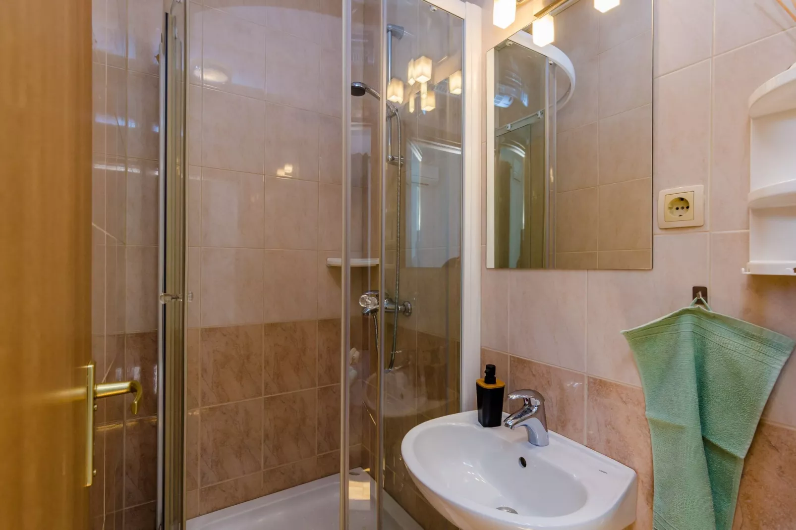 The Point Room - Double Room with City View-Bathroom