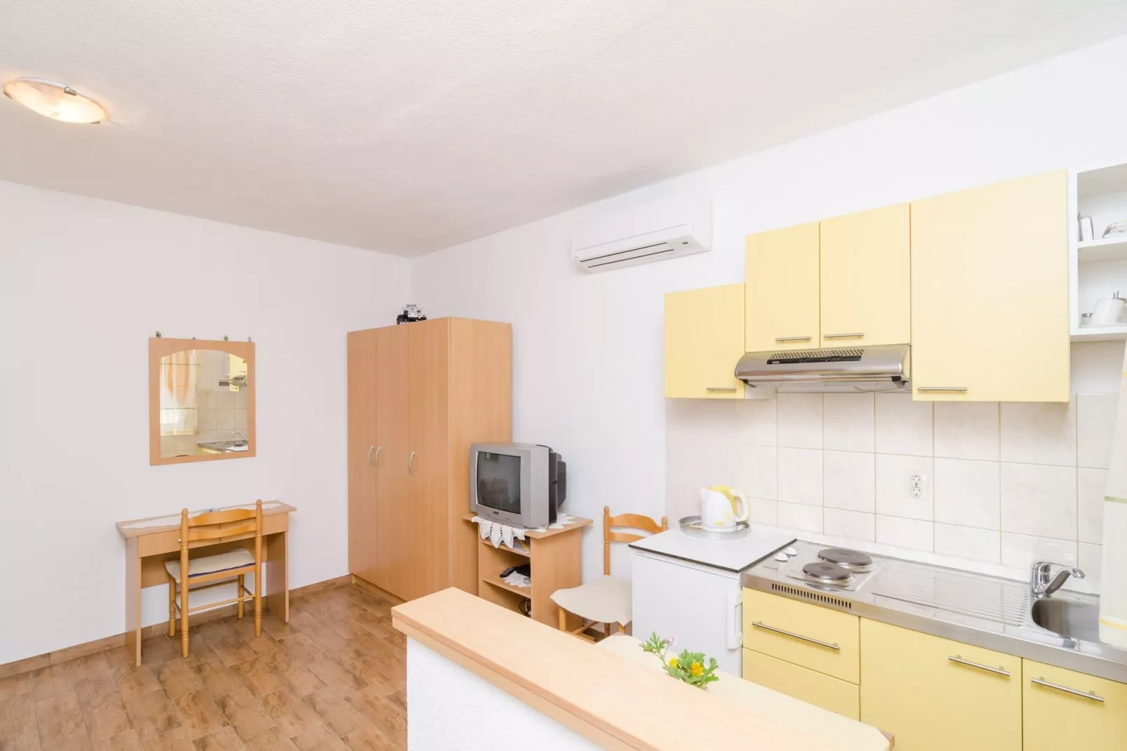 Apartments Skurla - Studio Apartment with Terrace (A1 žuti )-Kitchen