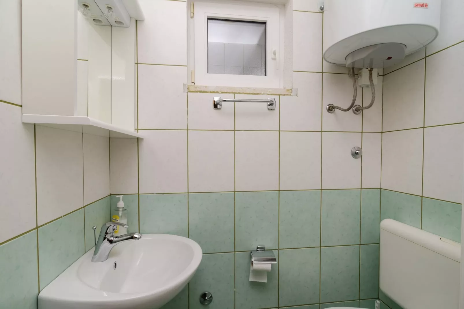 Apartments Skurla - Studio Apartment with Terrace (A1 žuti )-Bathroom