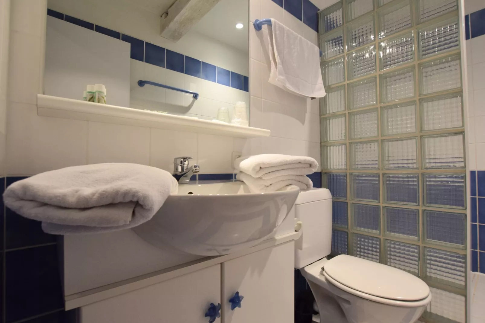 Le Clos Bagatelle-Bathroom