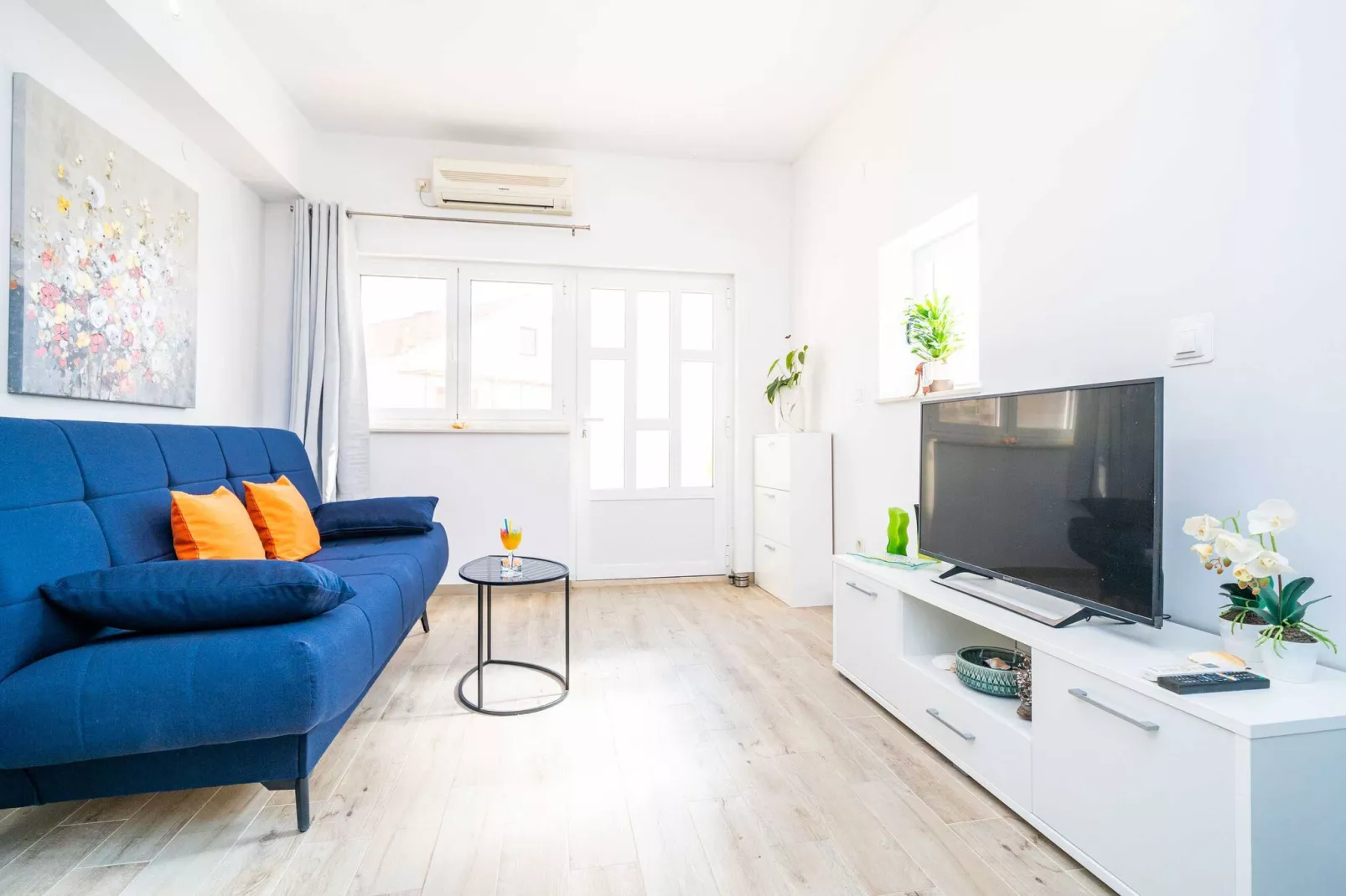 Apartments Blažević - One Bedroom Apt with Terrace-Living room
