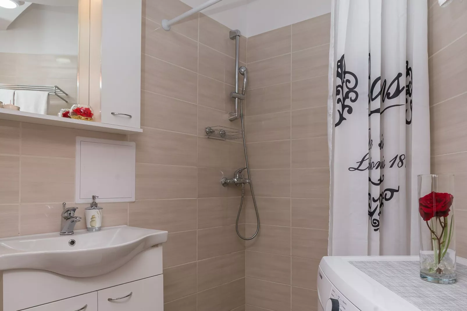 Apartments Blažević - One Bedroom Apt with Terrace-Bathroom