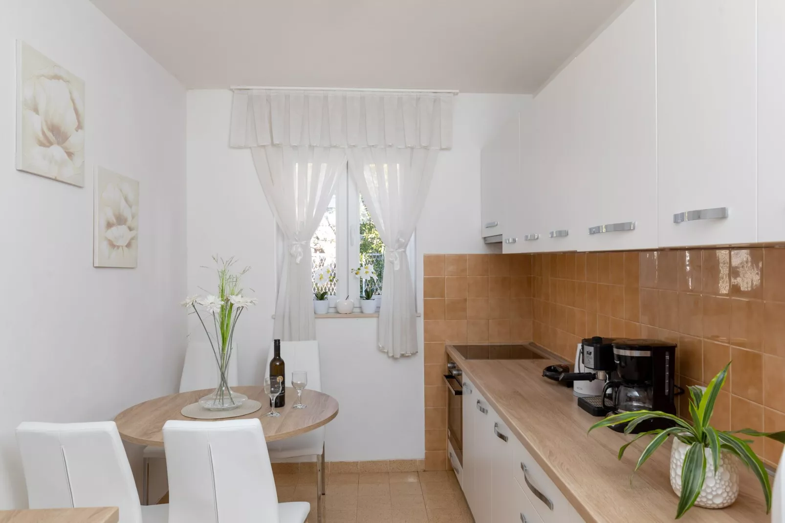 Apartments Blažević - Two Bedroom Apt with  Hot Tub-Kitchen