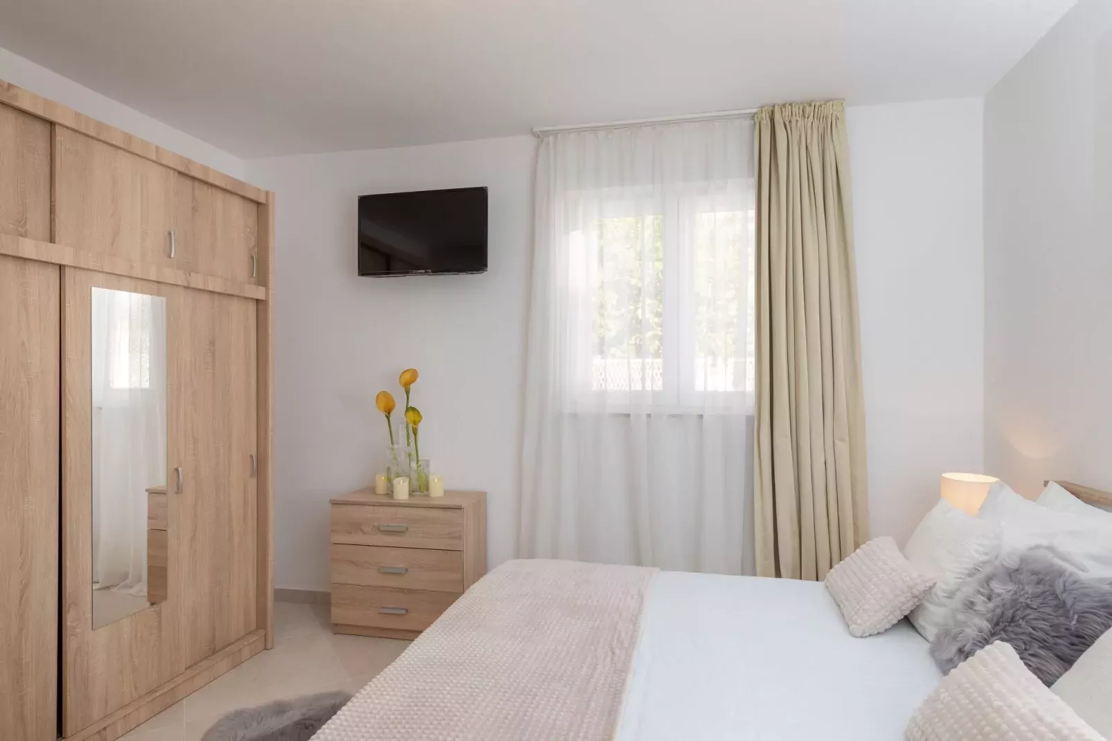 Apartments Blažević - Two Bedroom Apt with  Hot Tub-Bedroom