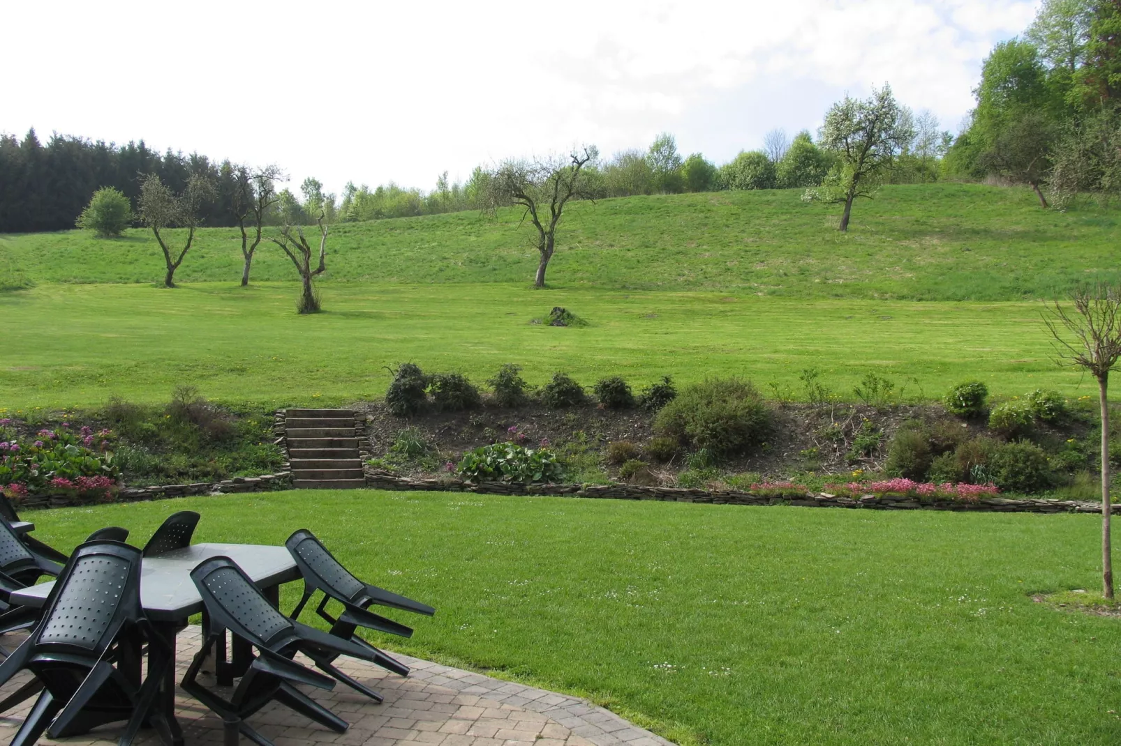 Le Clos Bagatelle-Gardens summer