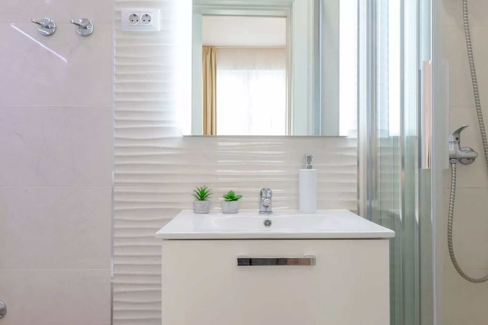 Apartments Blažević - Two Bedroom Apt with  Hot Tub-Bathroom