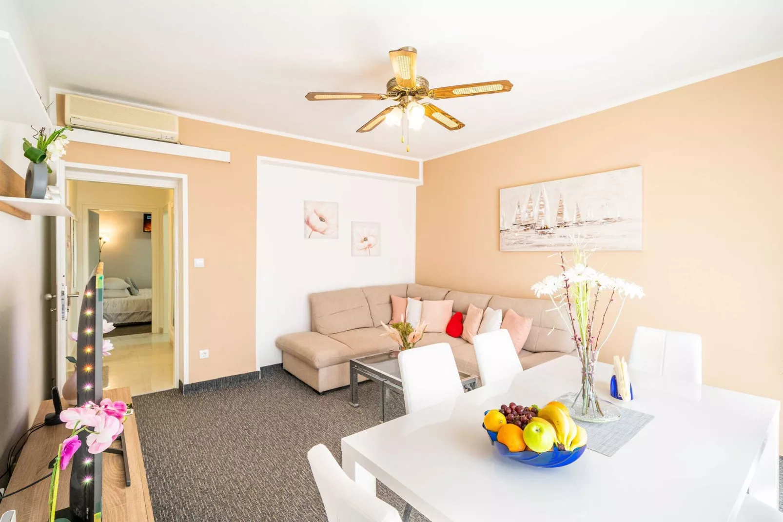 Apartments Blažević - Comfort Two Bedroom Apt with Hot Tub and Sea View-Esszimmer