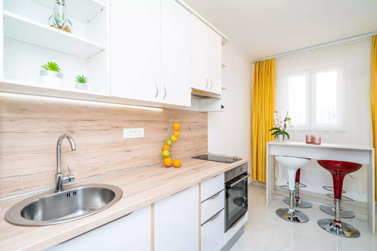 Apartments Blažević - Comfort Two Bedroom Apt with Hot Tub and Sea View-Küche