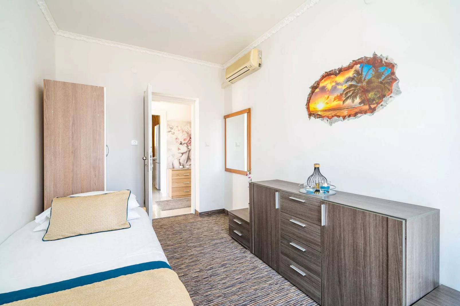 Apartments Blažević - Comfort Two Bedroom Apt with Hot Tub and Sea View-Schlafzimmer