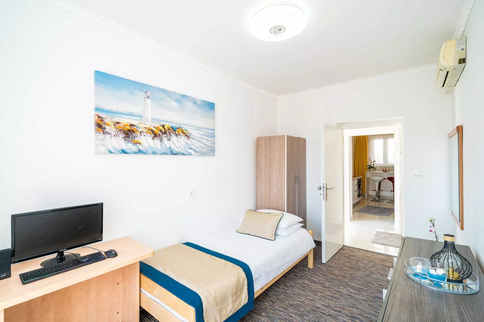 Apartments Blažević - Comfort Two Bedroom Apt with Hot Tub and Sea View-Schlafzimmer
