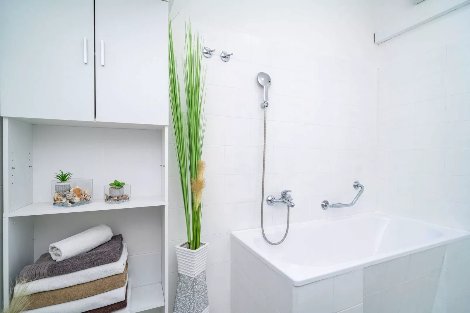 Apartments Blažević - Comfort Two Bedroom Apt with Hot Tub and Sea View-Badezimmer