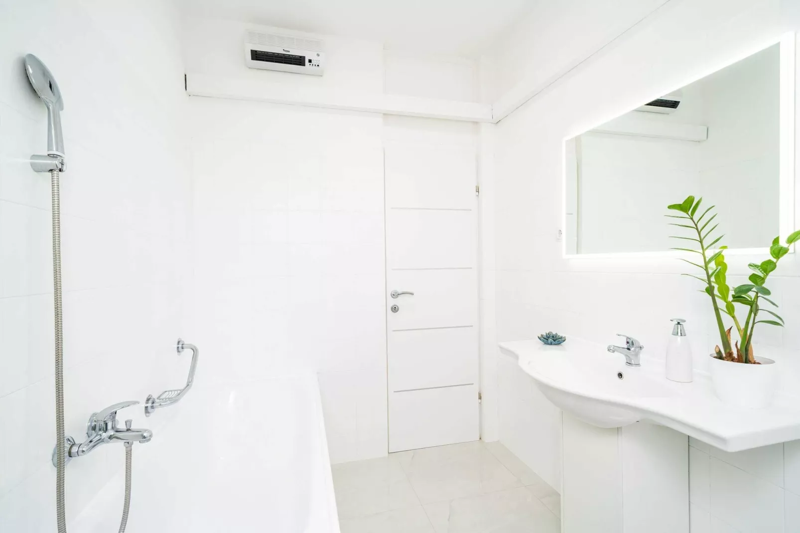 Apartments Blažević - Comfort Two Bedroom Apt with Hot Tub and Sea View-Badezimmer