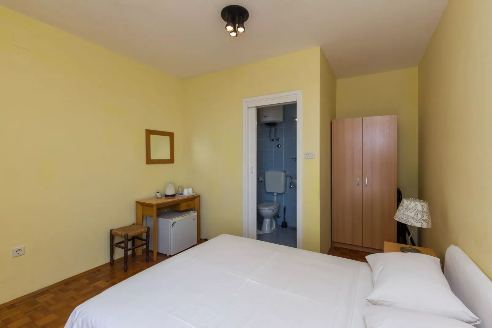 Beautiful Nest Rooms - Double Room with Balcony and Sea View (Br. 1)-Bedroom