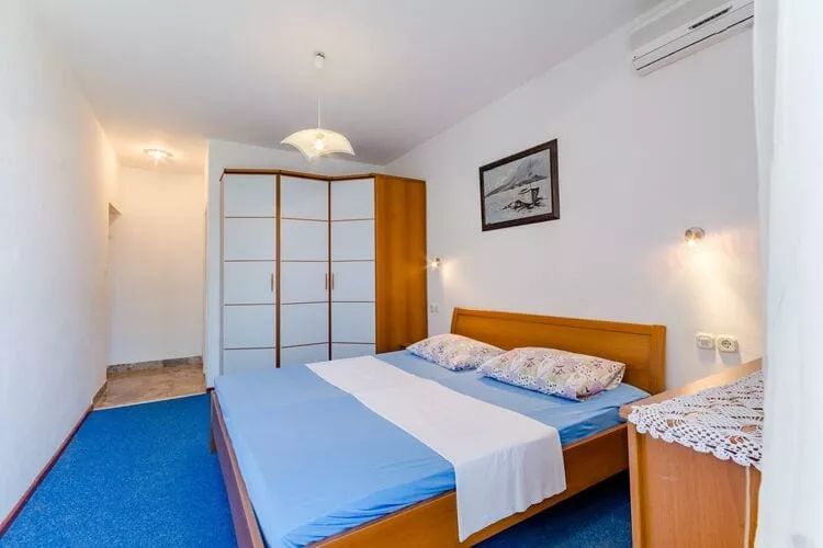 Villa Kosa - Two Bedroom Apartment with Terrace and Sea View (A1 Prizemlje)-Bedroom