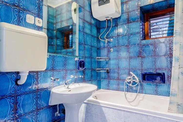 Villa Kosa - Two Bedroom Apartment with Terrace and Sea View (A1 Prizemlje)-Bathroom