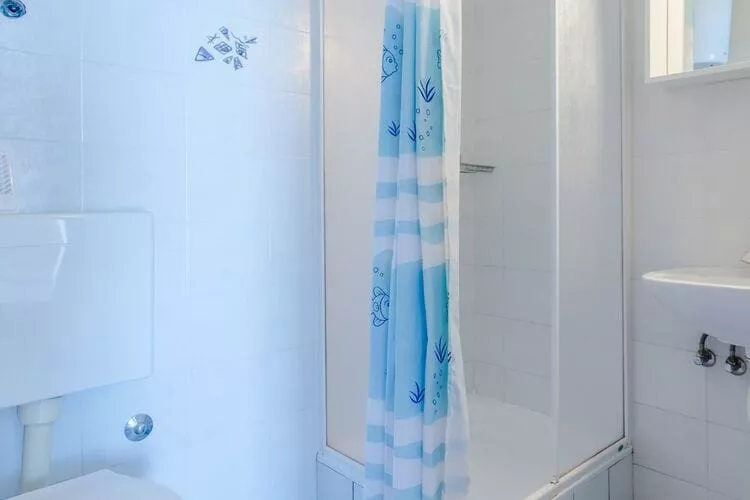 Villa Kosa - Two Bedroom Apartment with Balcony and Sea View (A2 Plavi)-Bathroom