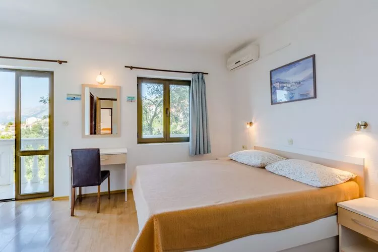Villa Kosa - Standard Double Room With Balcony and Sea View (Soba 1-Matija)-Bedroom