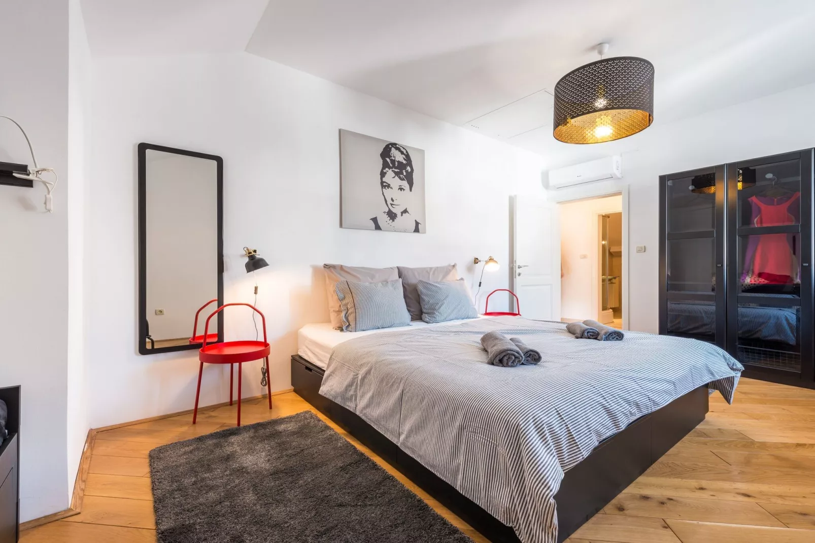 Apartment Marilyn - Two Bedroom Apartment with Terrace and Partial Sea View-Schlafzimmer