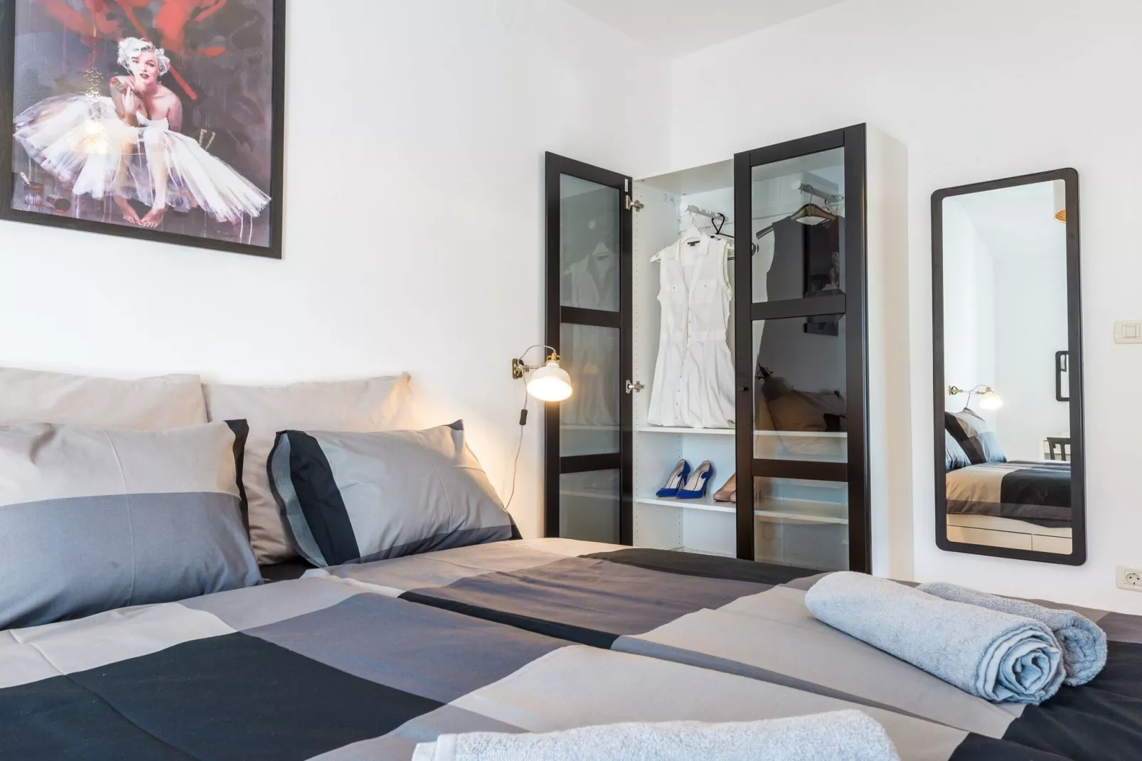Apartment Marilyn - Two Bedroom Apartment with Terrace and Partial Sea View-Schlafzimmer
