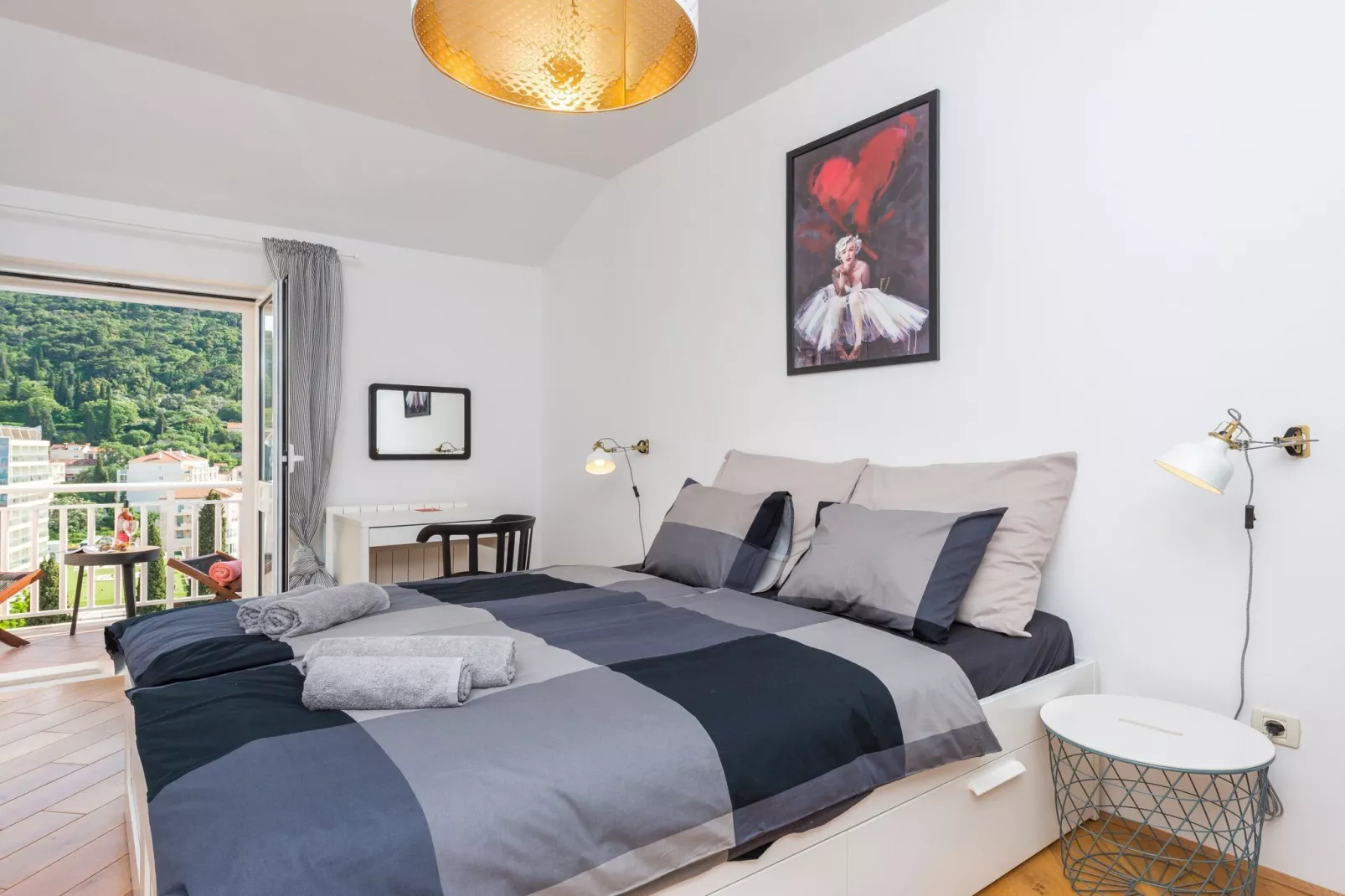 Apartment Marilyn - Two Bedroom Apartment with Terrace and Partial Sea View-Schlafzimmer