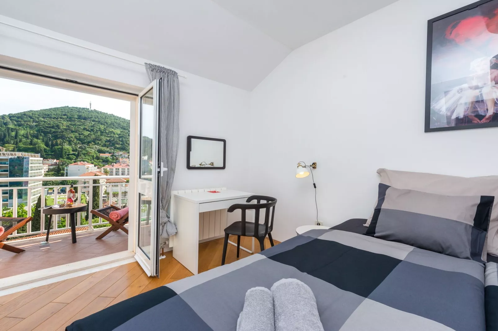 Apartment Marilyn - Two Bedroom Apartment with Terrace and Partial Sea View-Schlafzimmer