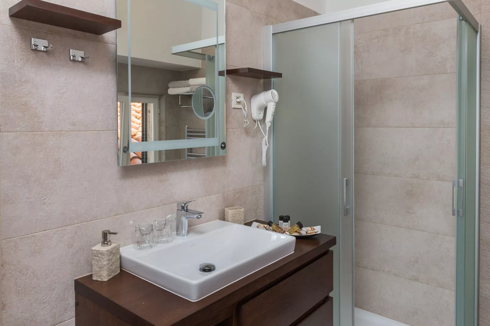 Apartment Maru Prestige - Comfort Duplex Two Bedroom Apartment-Salle de bain