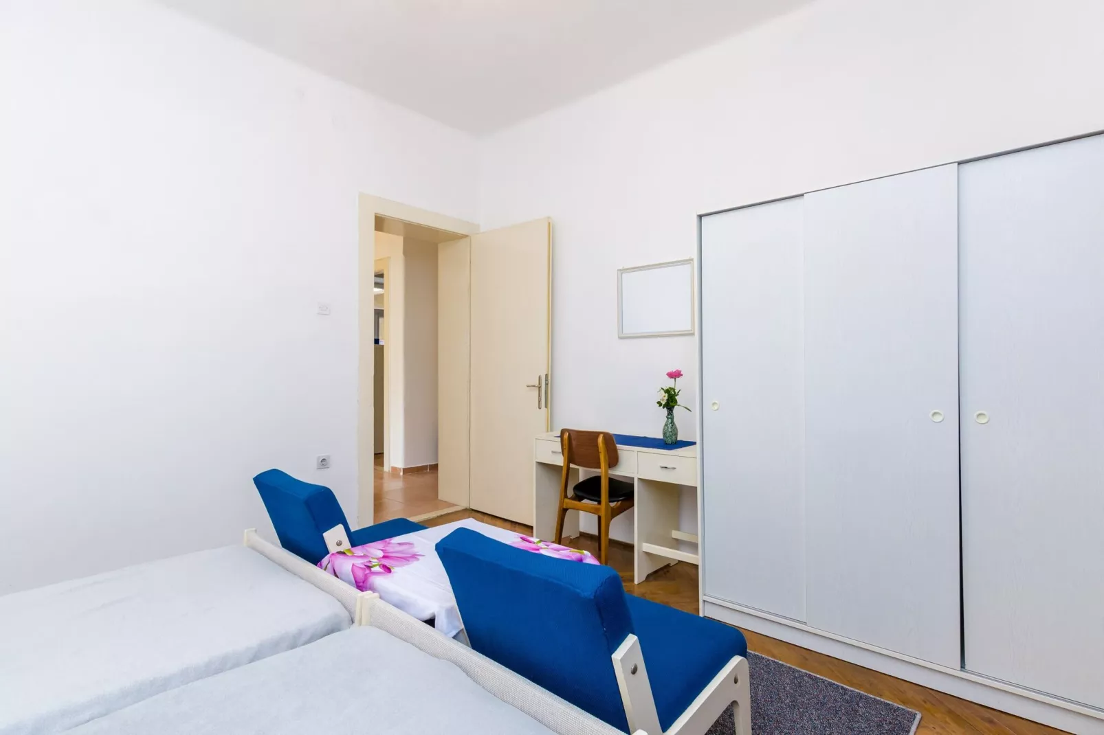 Apartment Lucy - Two Bedroom Apartment with Terrace and City View ( Gustin )-Bedroom