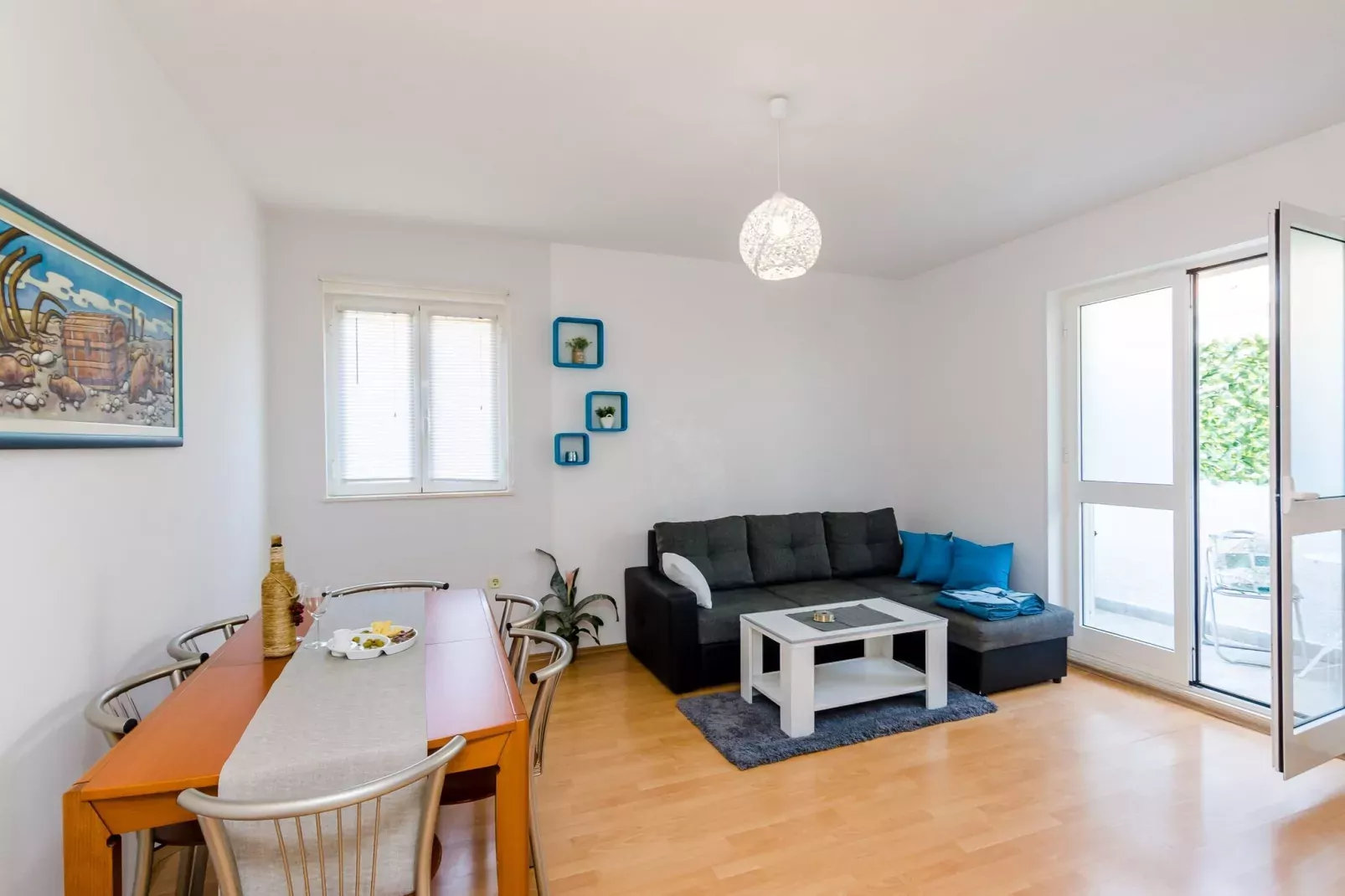 Apartment Antej - One Bedroom Apartment with Terrace and City View-Living room