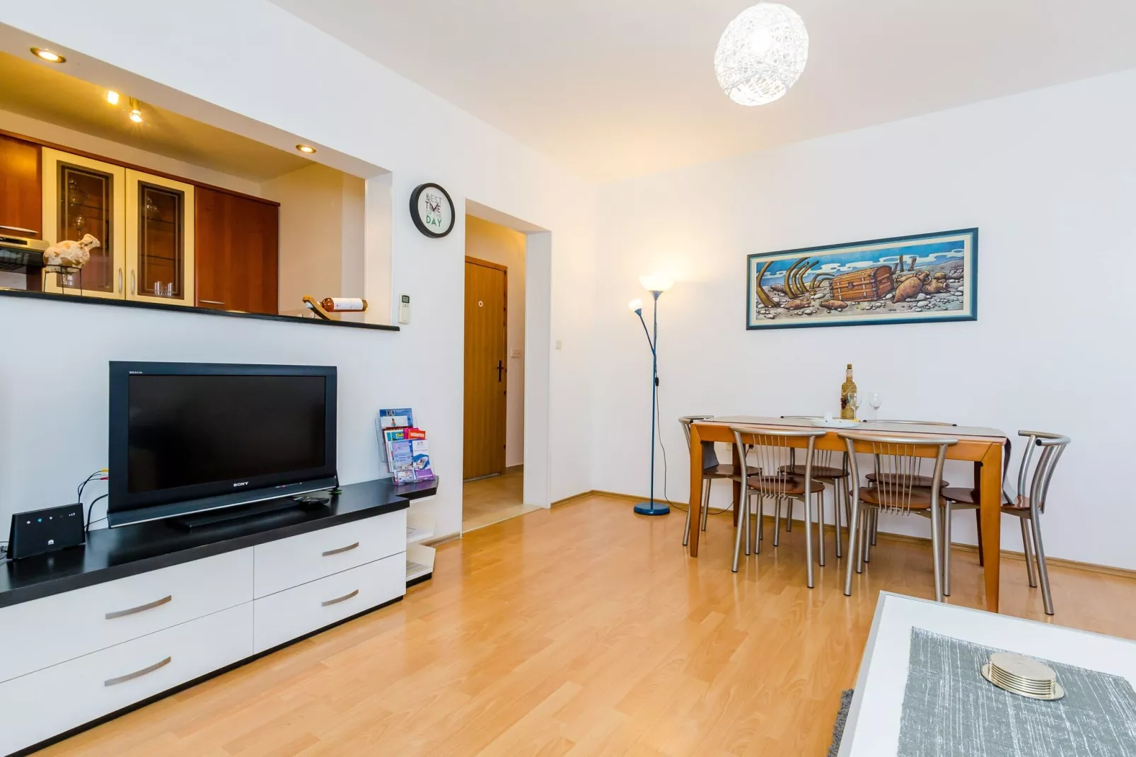 Apartment Antej - One Bedroom Apartment with Terrace and City View-Dining room