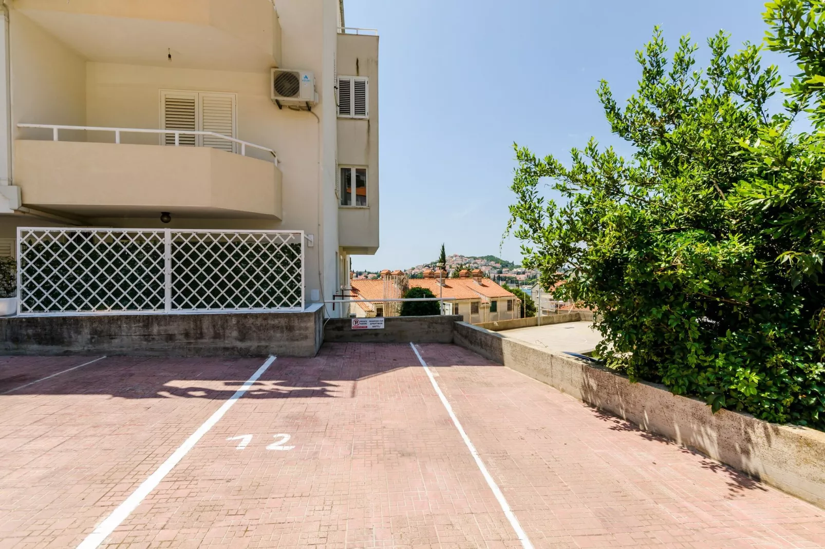 Apartment Antej - One Bedroom Apartment with Terrace and City View-Parking