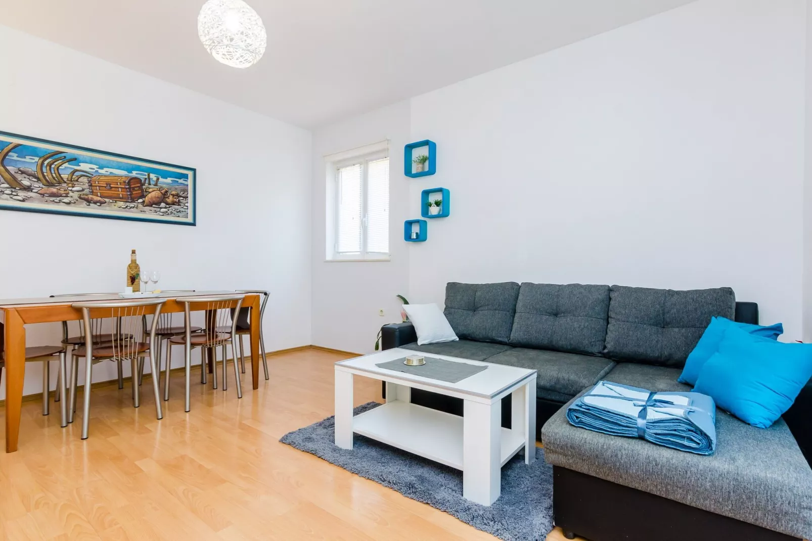 Apartment Antej - One Bedroom Apartment with Terrace and City View-Living room