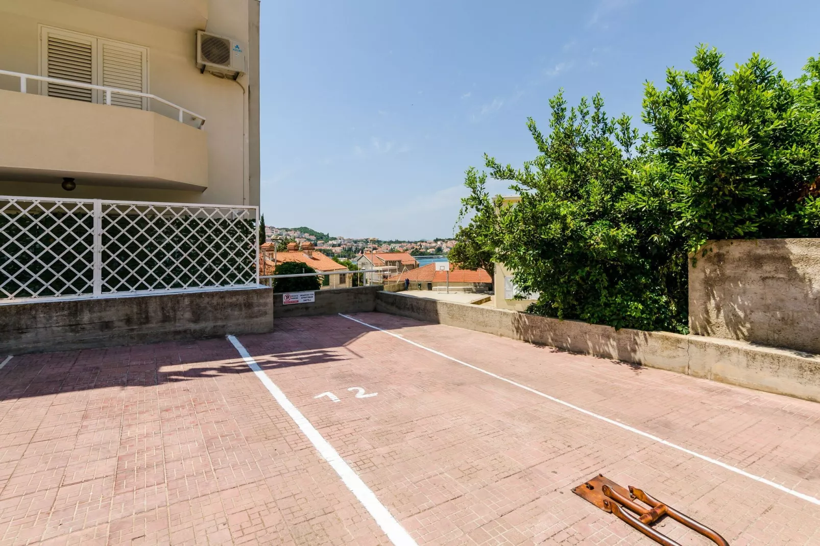 Apartment Antej - One Bedroom Apartment with Terrace and City View-Parking