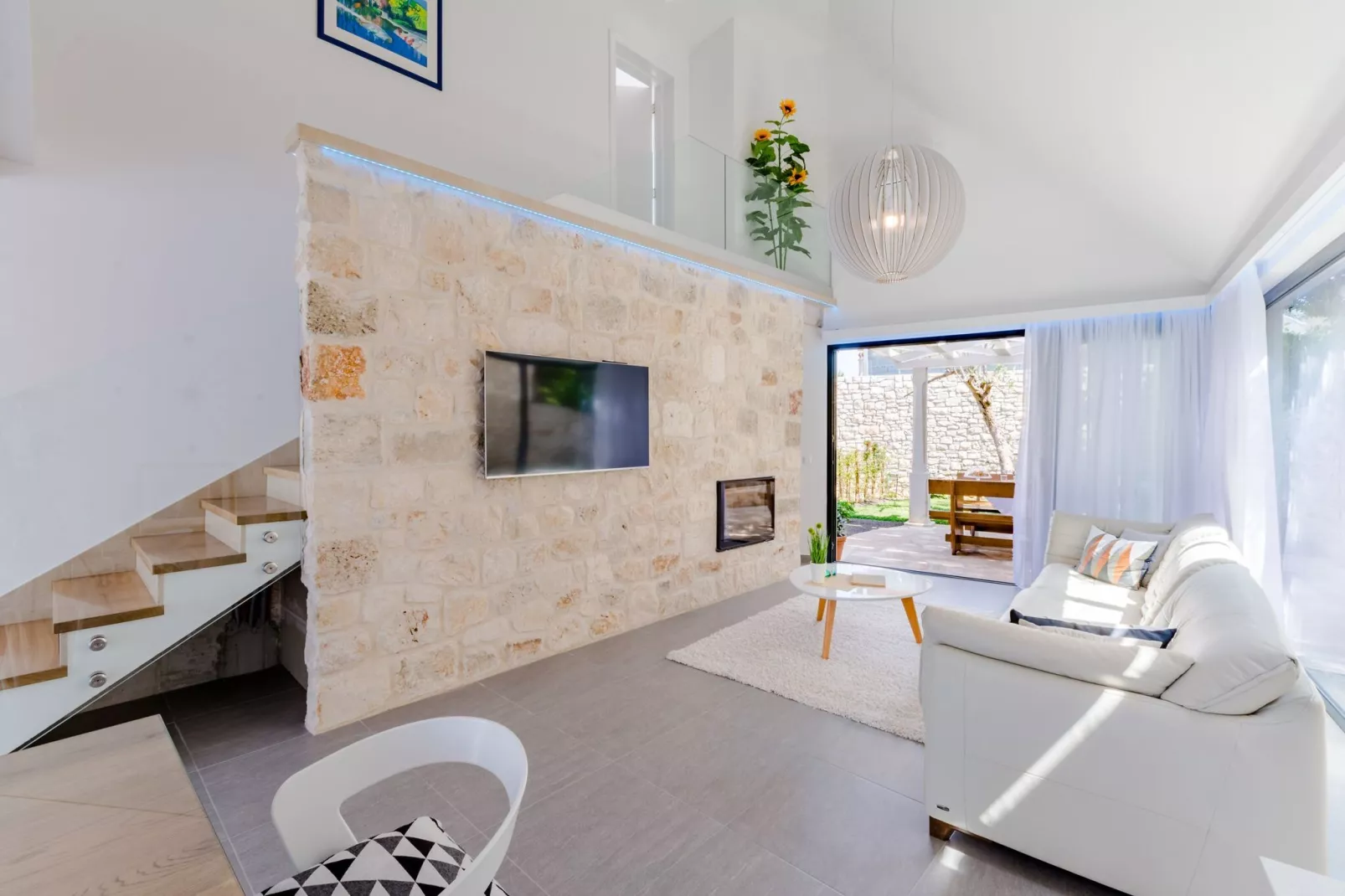Villa Stone Pearl - Two Bedroom Holiday House with Pool-Salon