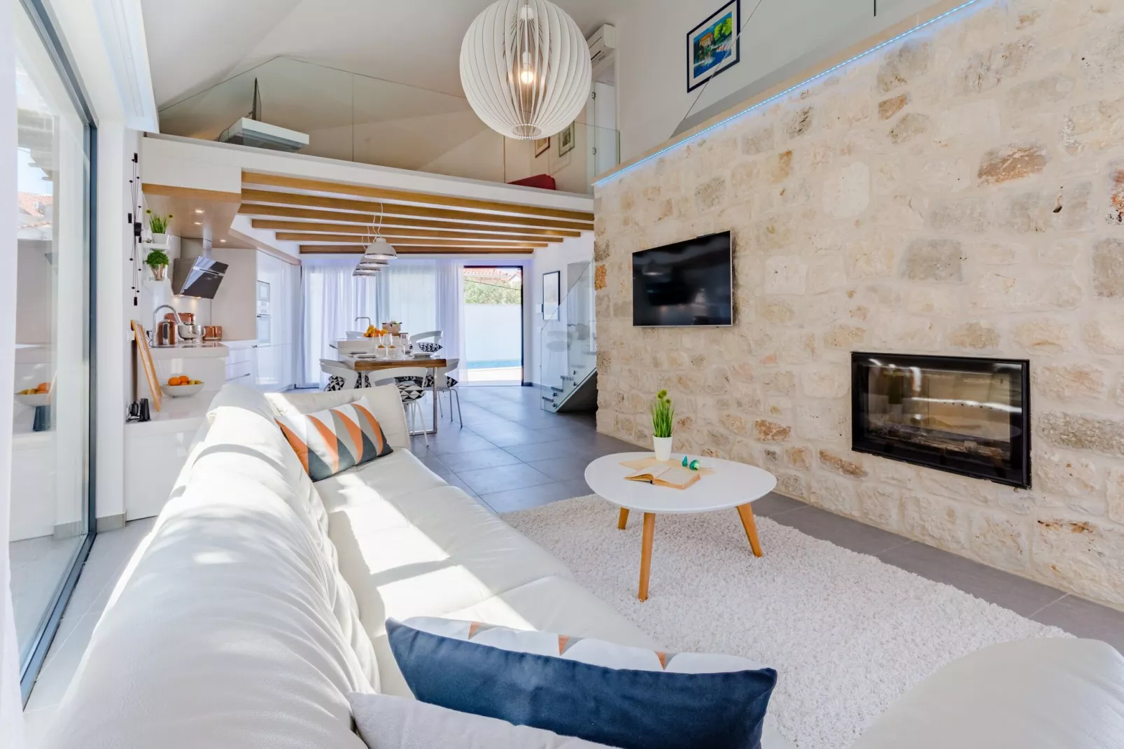 Villa Stone Pearl - Two Bedroom Holiday House with Pool-Salon
