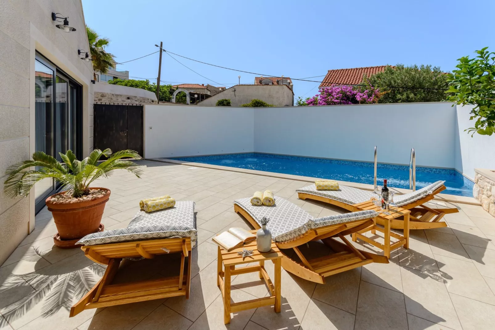 Villa Stone Pearl - Two Bedroom Holiday House with Pool-Piscine