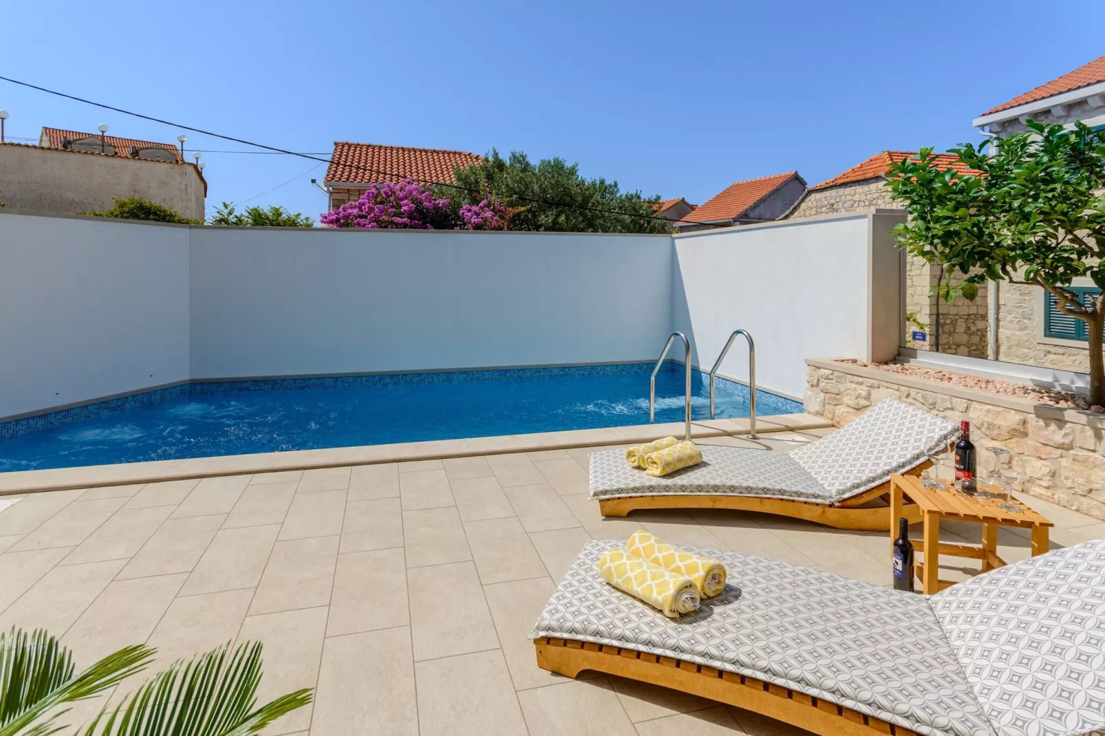 Villa Stone Pearl - Two Bedroom Holiday House with Pool-Piscine