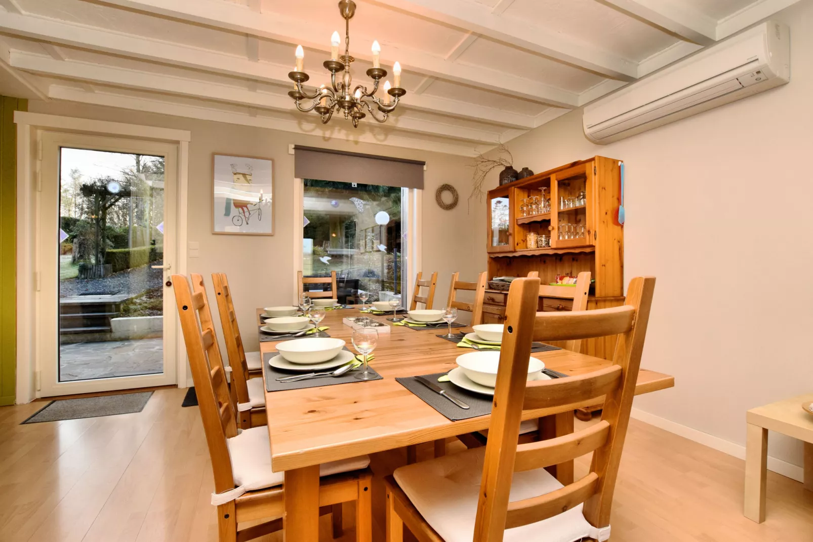 Maison Piérlu-Dining room