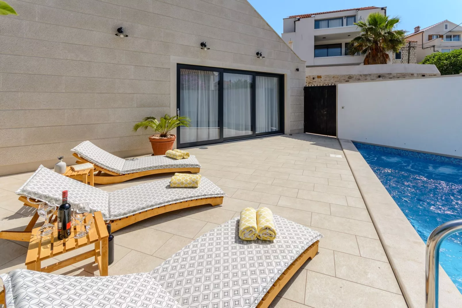 Villa Stone Pearl - Two Bedroom Holiday House with Pool-Terrasse